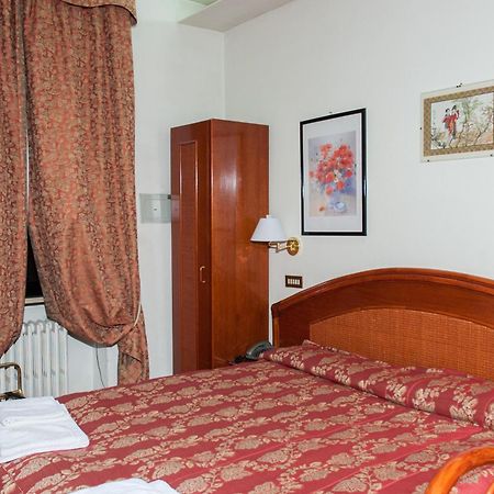 Vip Hotel Piacenza Exterior foto